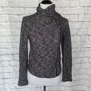 Express women XS Longsleeve cowl neck angle zip jacket Black & white